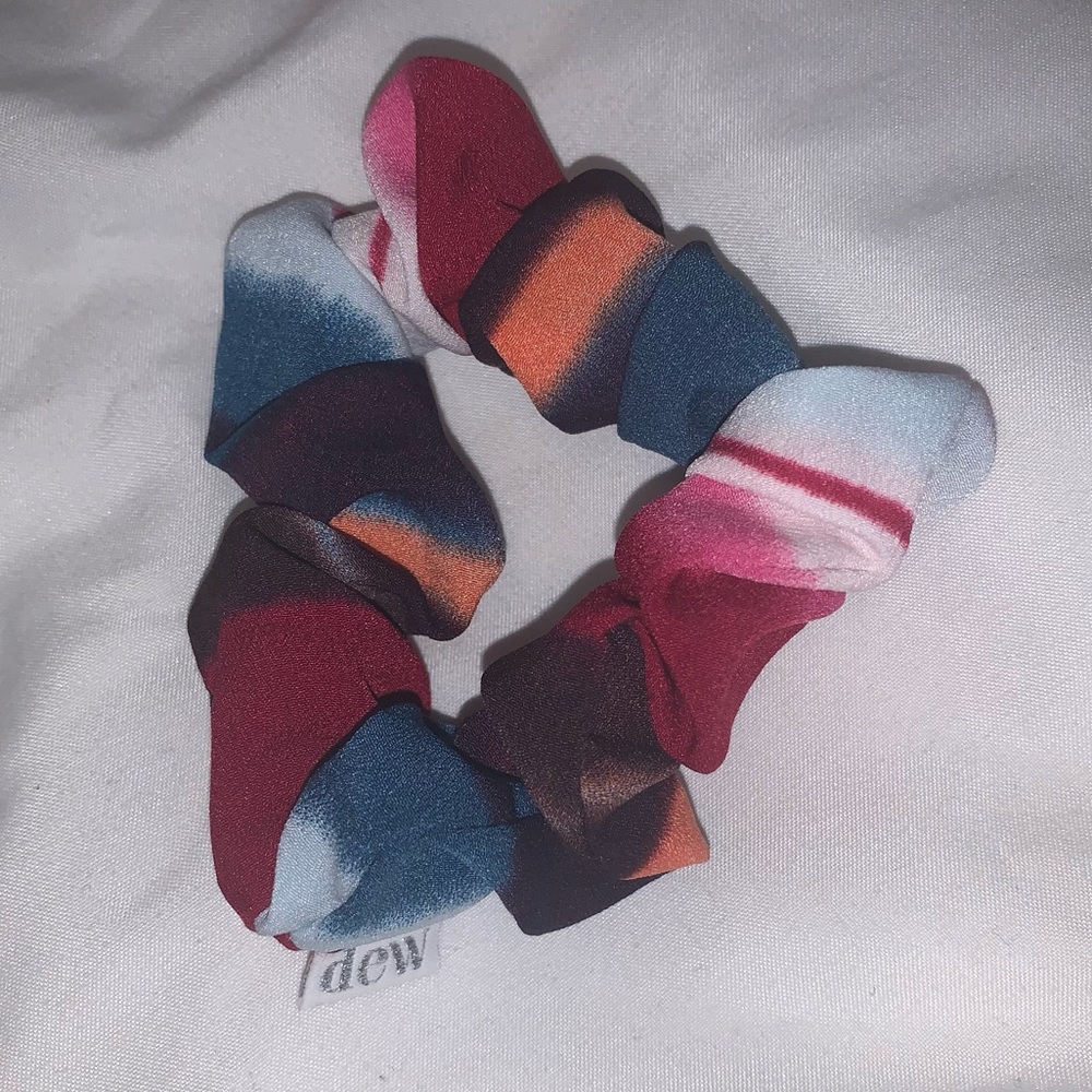 DEW by Kaitlyn Bristowe mini size multi-color scrunchie